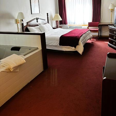 Voyageur Inn And Conference Center Reedsburg Dış mekan fotoğraf