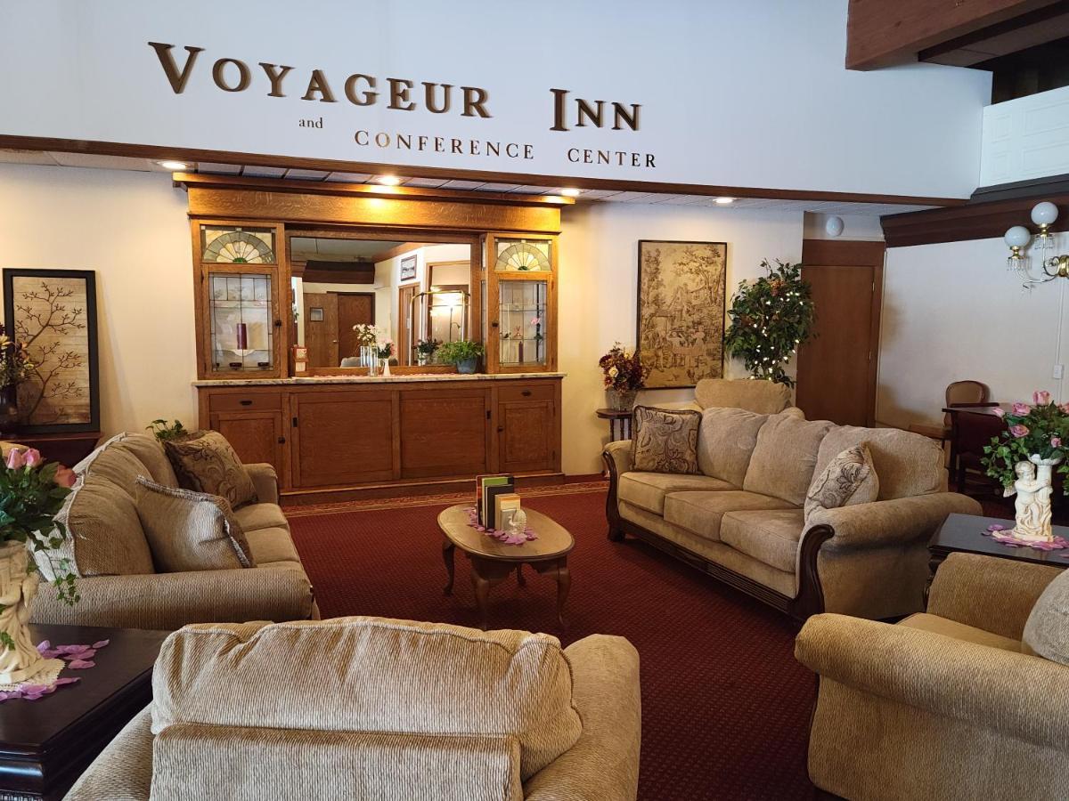 Voyageur Inn And Conference Center Reedsburg Dış mekan fotoğraf