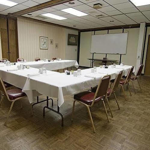 Voyageur Inn And Conference Center Reedsburg Konforlar fotoğraf